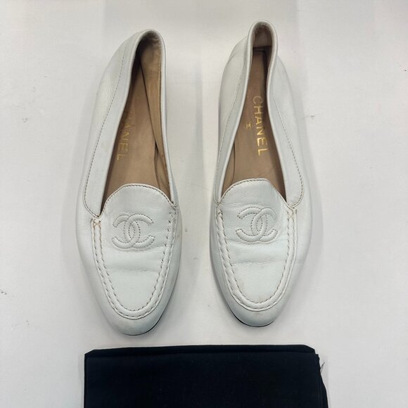 CHANEL CC Logo Leather Flat Loafers White - Picture 1 of 5